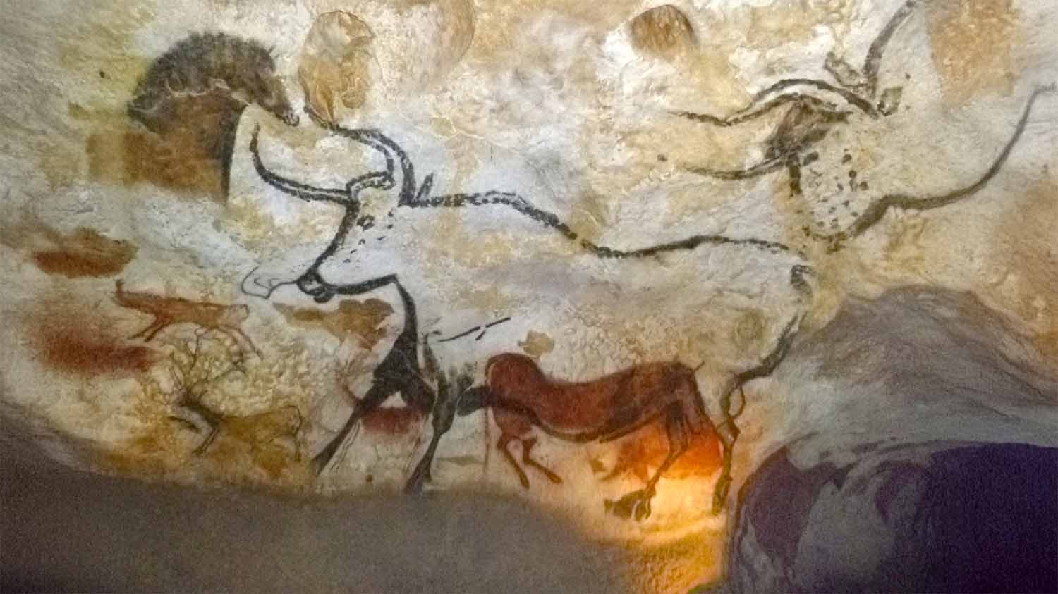 Aurochs and horses painted on the walls of the Axial Gallery, Lascaux cave, Dordogne, France, circa 17,000 BC