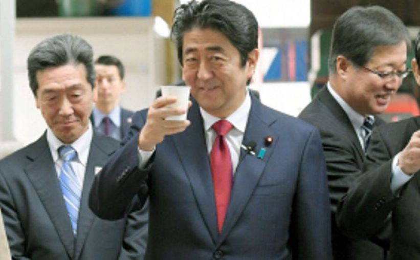 Japan's Shinzo Abe enjoys raw milk in Fukushima